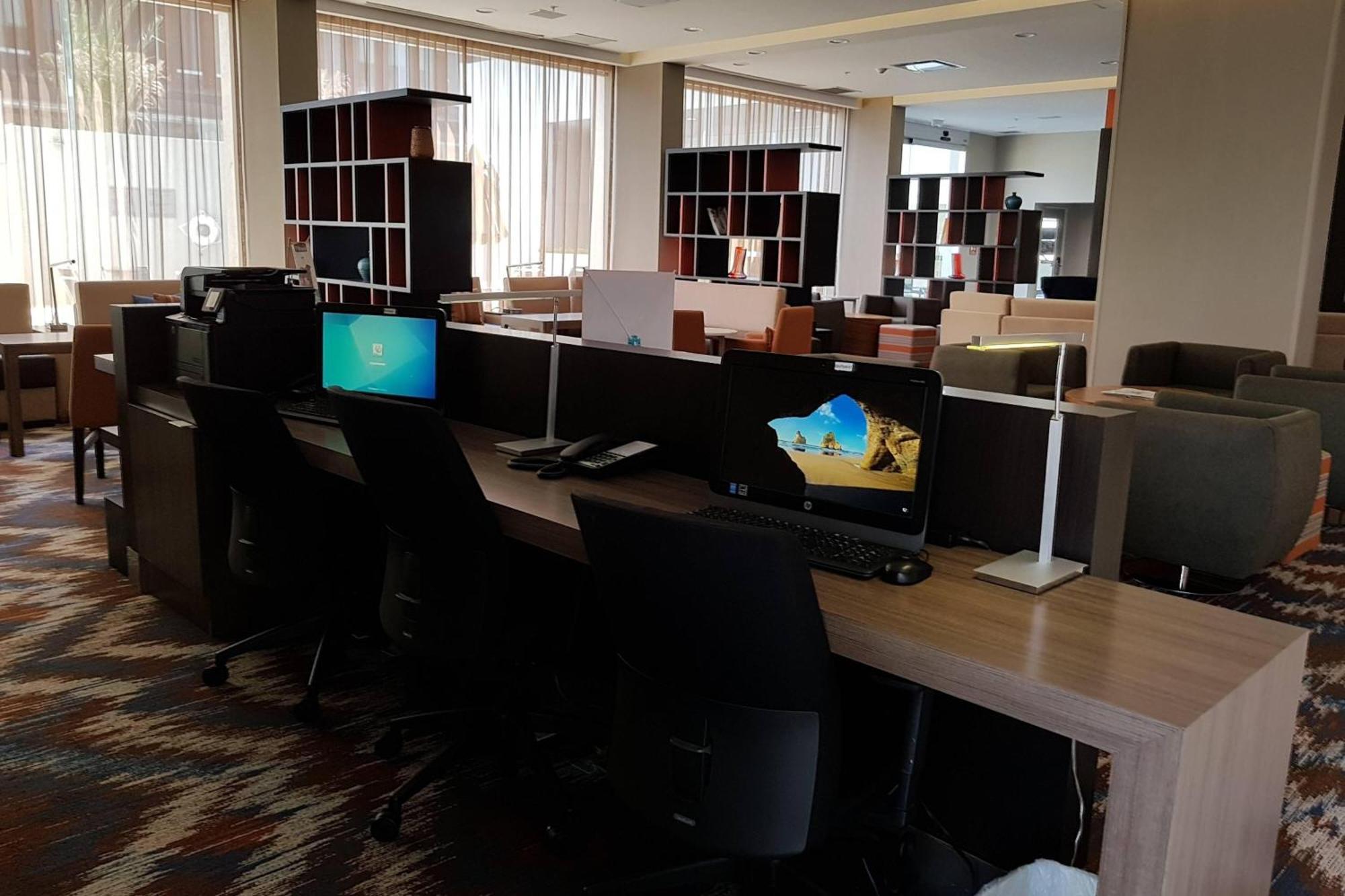 คอร์ตยาร์ด ซัลติโย Hotel ซัลติโญ ภายนอก รูปภาพ